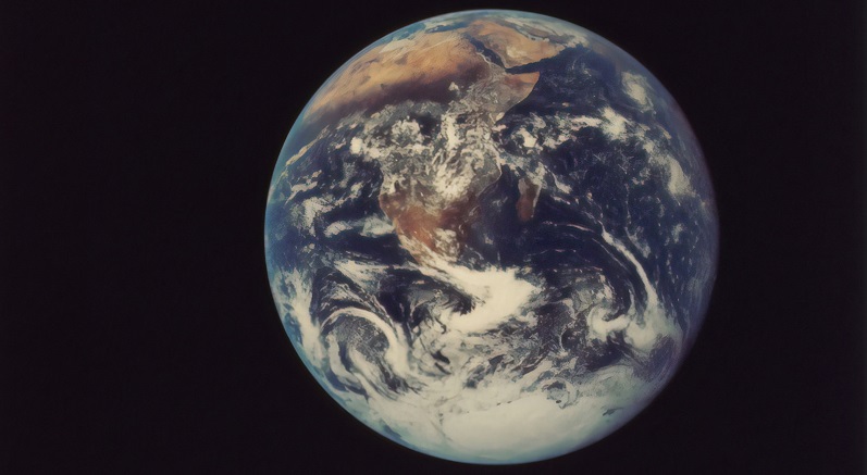 ESA va trimite in spatiu in 2025 un cleste urias pentru a colecta gunoiul spatial