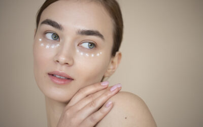 De la cearcăne și riduri, la o piele fină și catifelată. 5 pași în îngrijirea pielii din jurul ochilor