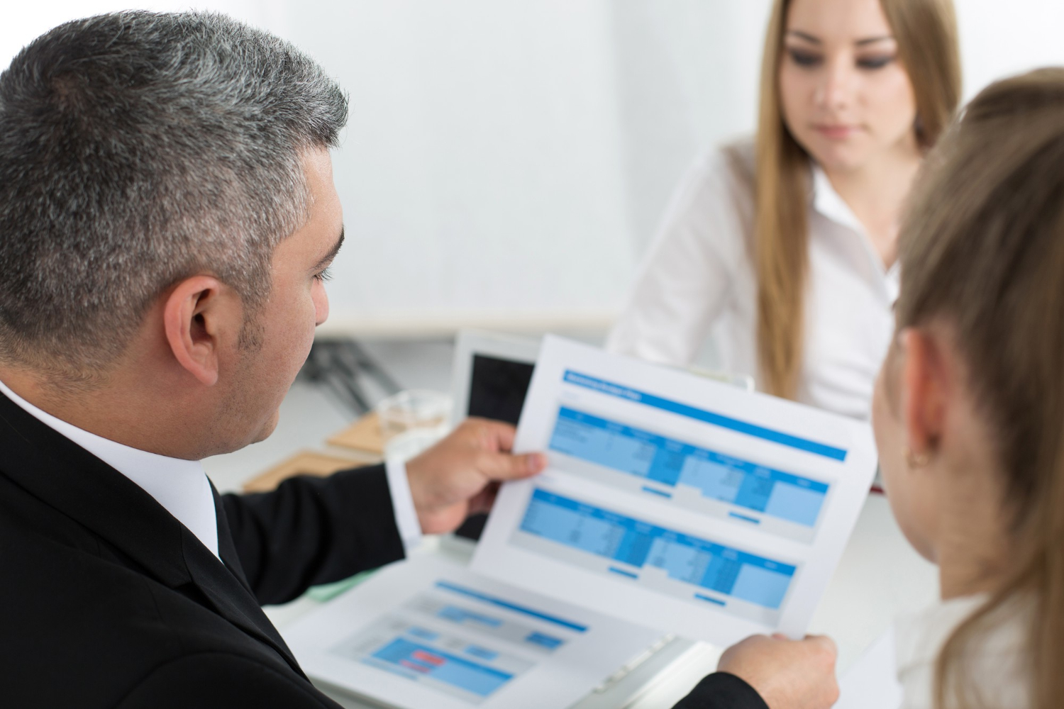 Ghid pentru Alegerea Instituției Financiare Nebancare Potrivite pentru